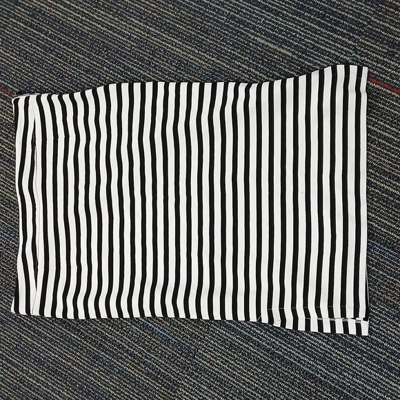 Banana Republic Dresses & Skirts - Banana Republic skirt Black White Striped Size 10